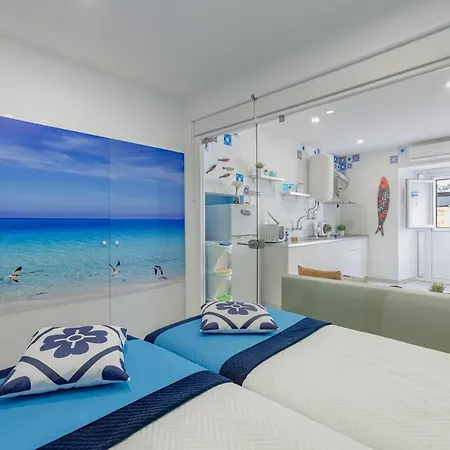 Chez Downtown Charm - Your Seaside Dream! Дом отдыха Лагуш