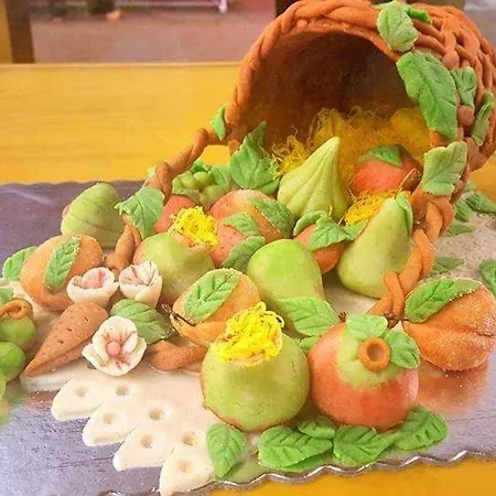 Chez Downtown Charm - Your Seaside Dream!