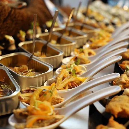 Chez Downtown Charm - Your Seaside Dream!