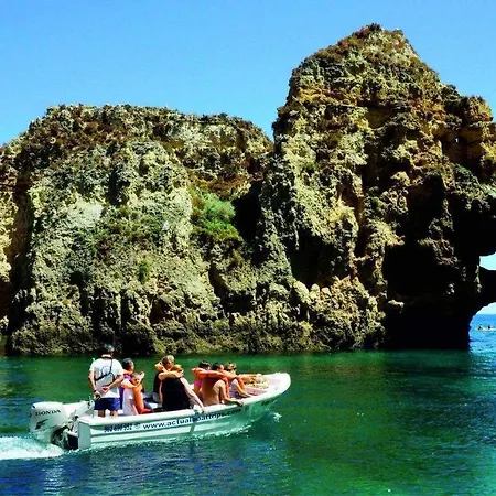 Tatil Evi Chez Downtown Charm - Your Seaside Dream!